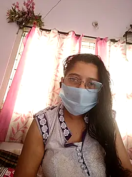 Snapshot of thanusi_2 chatting on 12.23.25 thanusi 2 online show from 12.23.25