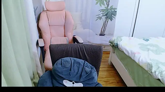 Winnie-01 online show from 04.14.26