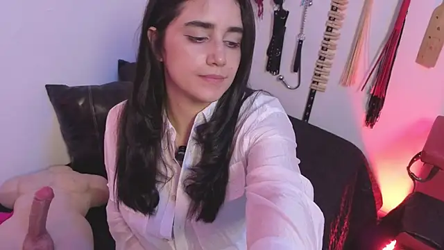 elowen halley1 online show from 02.05.26