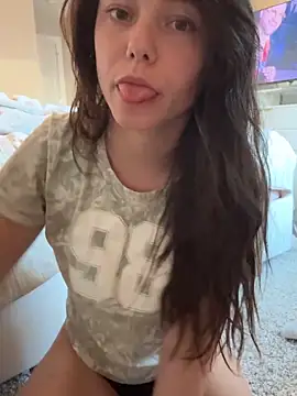 Snapshot of lilbbyily chatting on 04.17.26 lilbbyily online show from 04.17.26