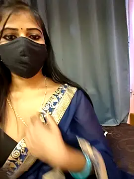 Snapshot of Misss-julli chatting on 12.23.25 Misss-julli online show from 12.23.25