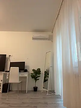 Sandra Jo online show from 09.26.25