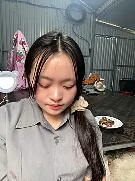 Julia-Elsa online show from 11.03.25