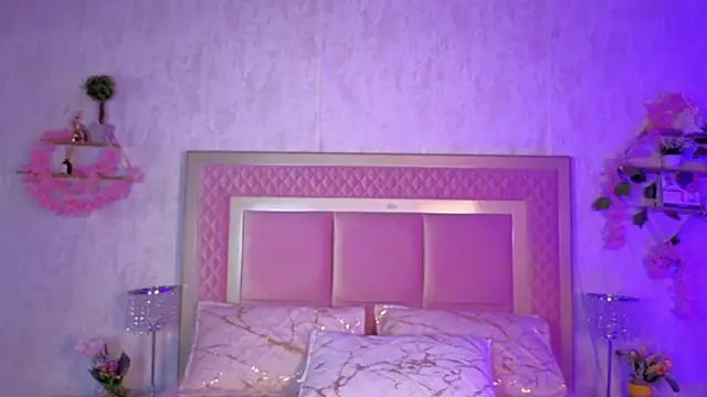 Snapshot of AlanaOdison chatting on 09.15.25 AlanaOdison online show from 09.15.25