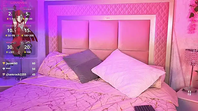 Snapshot of AlanaOdison chatting on 10.13.25 AlanaOdison online show from 10.13.25