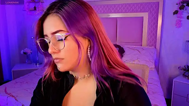 Snapshot of AlanaOdison chatting on 11.10.25 AlanaOdison online show from 11.10.25