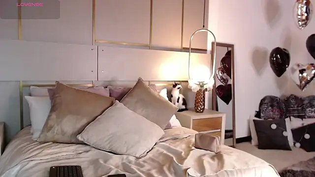 Snapshot of Lina_Montclair chatting on 10.10.25 Lina Montclair online show from 10.10.25