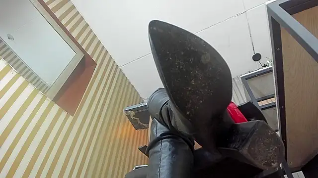 Snapshot of Scarlett_Barnes chatting on 03.26.26 Scarlett Barnes online show from 03.26.26