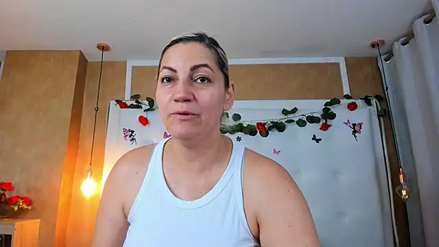 Snapshot of Heidy_milf chatting on 02.16.26 Heidy milf online show from 02.16.26