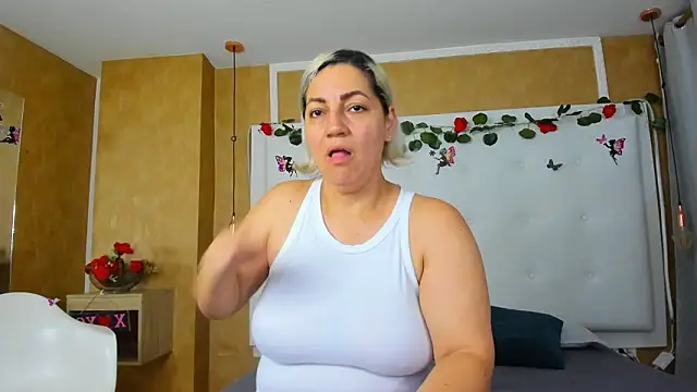 Snapshot of Heidy_milf chatting on 02.26.26 Heidy milf online show from 02.26.26