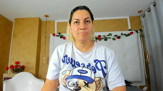 Snapshot of Heidy_milf chatting on 03.20.26 Heidy milf online show from 03.20.26