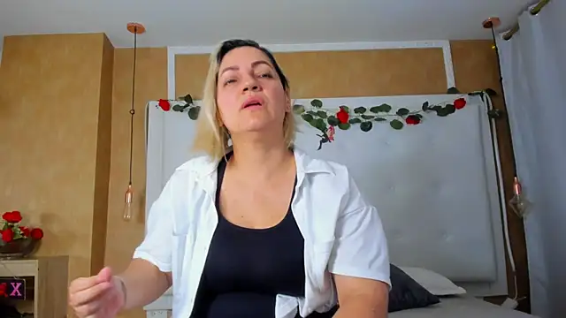 Snapshot of Heidy_milf chatting on 03.26.26 Heidy milf online show from 03.26.26
