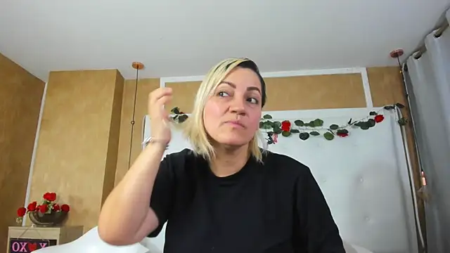 Snapshot of Heidy_milf chatting on 04.18.26 Heidy milf online show from 04.18.26