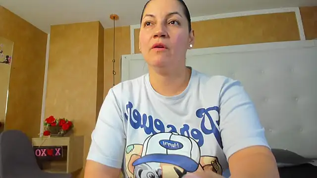 Snapshot of Heidy_milf chatting on 07.13.26 Heidy milf online show from 07.13.26