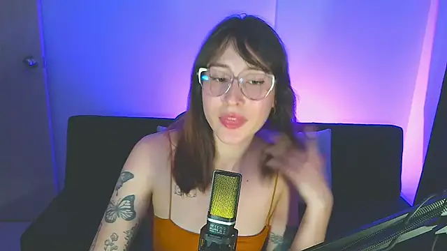 Snapshot of Yulienneg chatting on 05.23.26 Yulienneg online show from 05.23.26