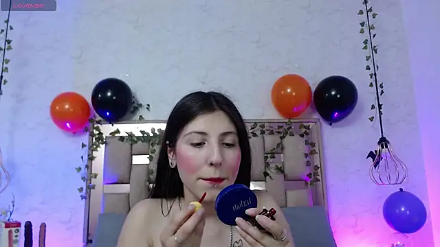 Snapshot of ScarlettRox chatting on 10.28.25 ScarlettRox online show from 10.28.25