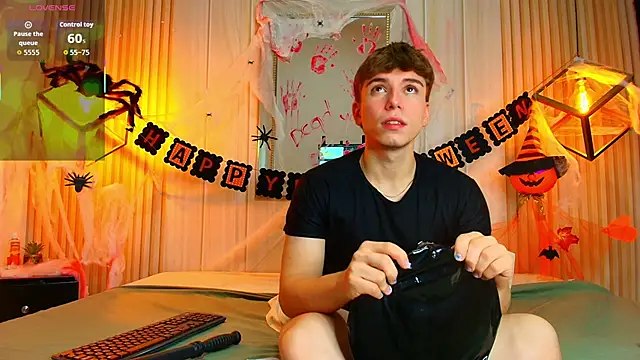 TaylerWhite online show from 10.25.25