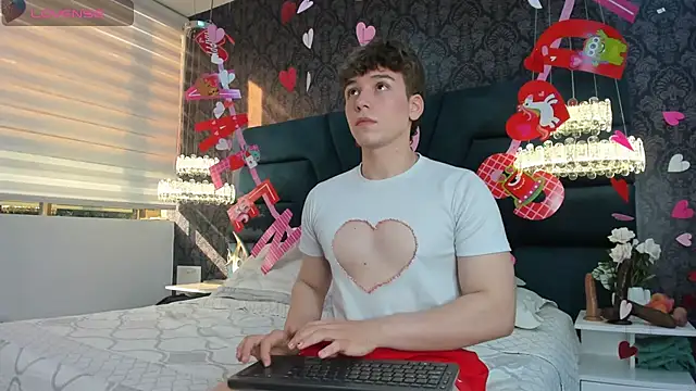 TaylerWhite online show from 02.14.26