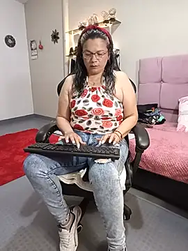Snapshot of SolVegaNaciente chatting on 07.19.26 SolVegaNaciente online show from 07.19.26
