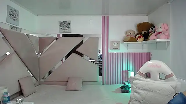 Snapshot of Mia_garcia28 chatting on 10.14.25 Mia garcia28 online show from 10.14.25