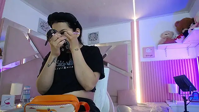 Snapshot of Mia_garcia28 chatting on 10.15.25 Mia garcia28 online show from 10.15.25