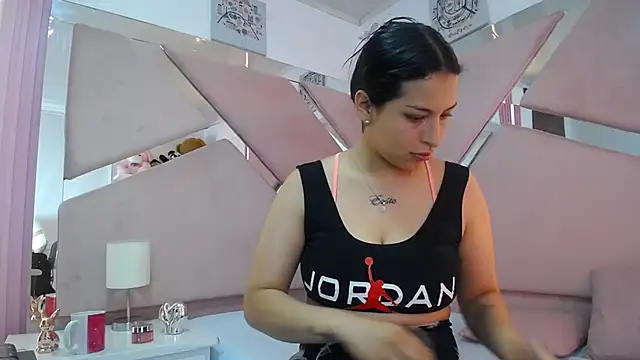 Snapshot of Mia_garcia28 chatting on 10.17.25 Mia garcia28 online show from 10.17.25