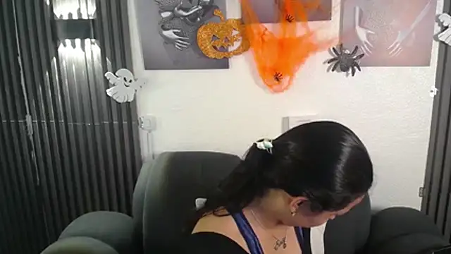 Snapshot of Mia_garcia28 chatting on 10.25.25 Mia garcia28 online show from 10.25.25