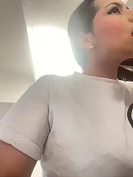 Snapshot of Mia_garcia28 chatting on 11.18.25 Mia garcia28 online show from 11.18.25