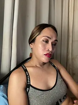 Snapshot of RomanticPearlTS chatting on 04.01.26 RomanticPearlTS online show from 04.01.26