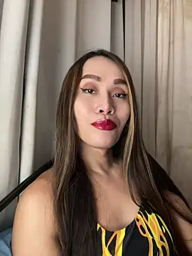 Snapshot of RomanticPearlTS chatting on 04.14.26 RomanticPearlTS online show from 04.14.26