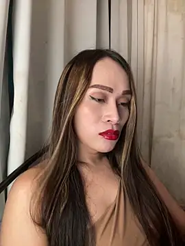 Snapshot of RomanticPearlTS chatting on 04.15.26 RomanticPearlTS online show from 04.15.26