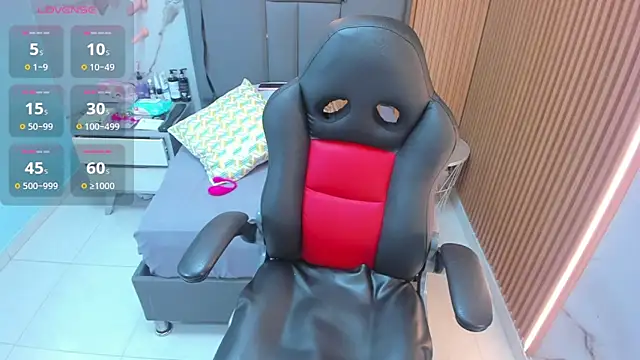 Snapshot of Isisleroy1 chatting on 09.24.25 Isisleroy1 online show from 09.24.25