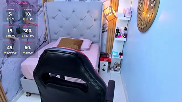 Snapshot of Isisleroy1 chatting on 11.13.25 Isisleroy1 online show from 11.13.25