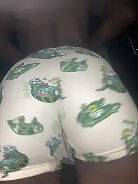 Snapshot of Eyebrows12 chatting on 04.02.26 Eyebrows12 online show from 04.02.26