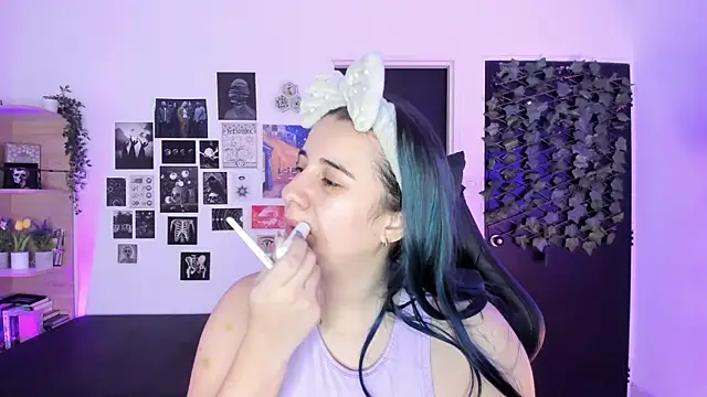 Snapshot of Lana_Herondale chatting on 12.18.25 Lana Herondale online show from 12.18.25