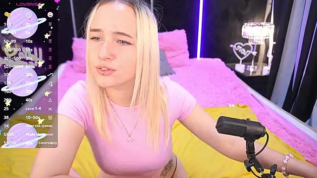 LilElfie online show from 09.16.25