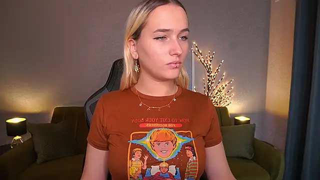 LilElfie online show from 10.24.25