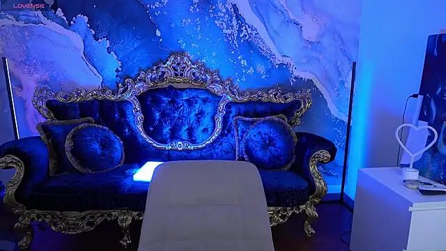 LilElfie online show from 11.22.25