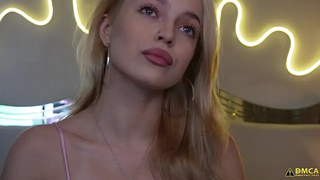 Snapshot of kellypeachcake chatting on 10.01.25 kellypeachcake online show from 10.01.25