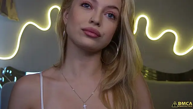 Snapshot of kellypeachcake chatting on 10.08.25 kellypeachcake online show from 10.08.25