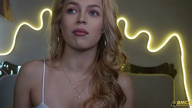 Snapshot of kellypeachcake chatting on 10.10.25 kellypeachcake online show from 10.10.25