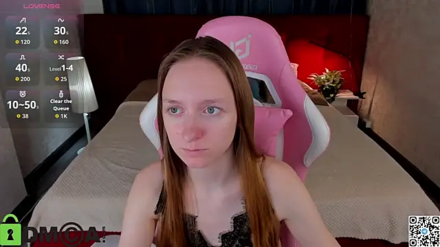 Snapshot of Mia_E1fie chatting on 11.19.25 Mia E1fie online show from 11.19.25