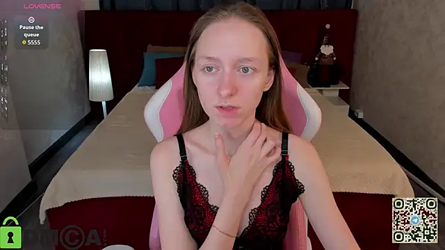 Mia E1fie online show from 12.18.25