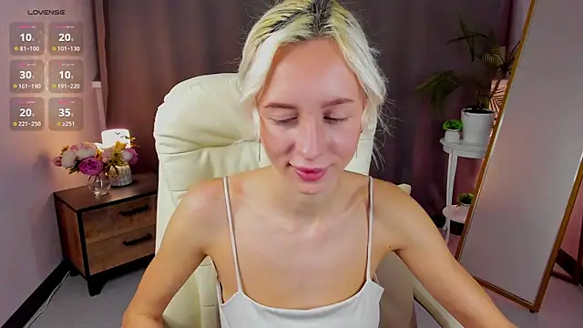 cute luucy online show from 02.03.26