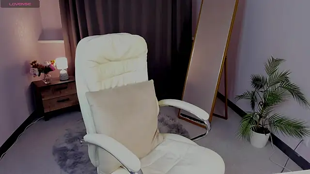 cute luucy online show from 02.26.26