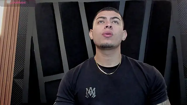 Snapshot of marco_garciia_ chatting on 09.19.25 marco garciia online show from 09.19.25