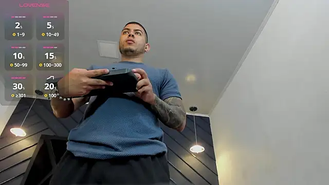 Snapshot of marco_garciia_ chatting on 10.29.25 marco garciia online show from 10.29.25