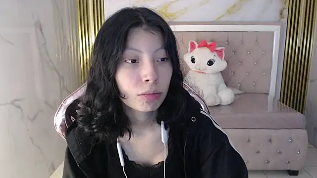 Snapshot of verana_s chatting on 11.19.25 verana s online show from 11.19.25