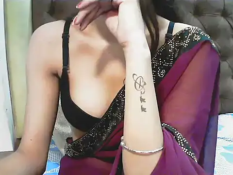 Snapshot of elize__ chatting on 09.23.25 elize online show from 09.23.25