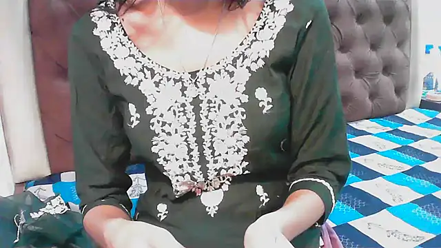 Snapshot of elize__ chatting on 11.02.25 elize online show from 11.02.25